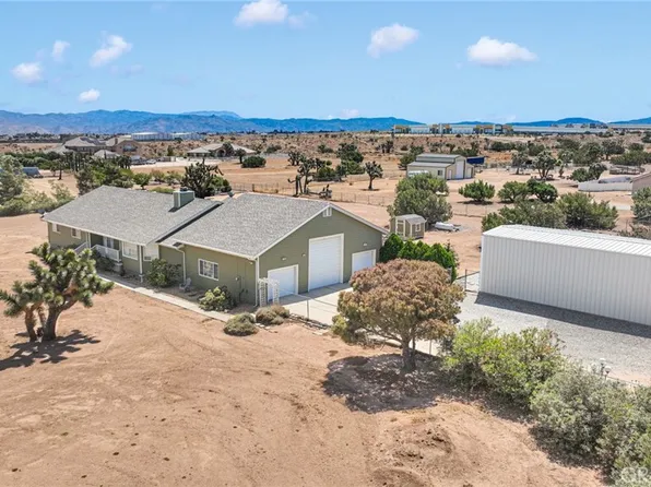 8875 Fremontia Rd, Oak Hills, CA 92344