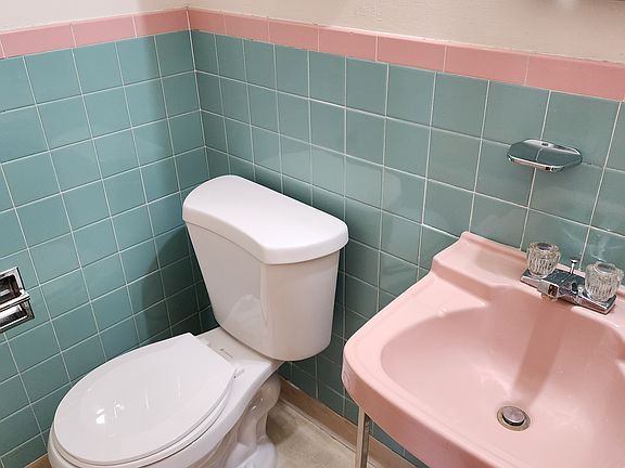4th image of 925 S Washington St APT 303