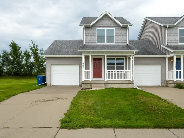 602 Prairie Meadow Dr, Blue Grass, IA 52726