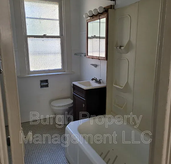 441 Locust St — Photo 6