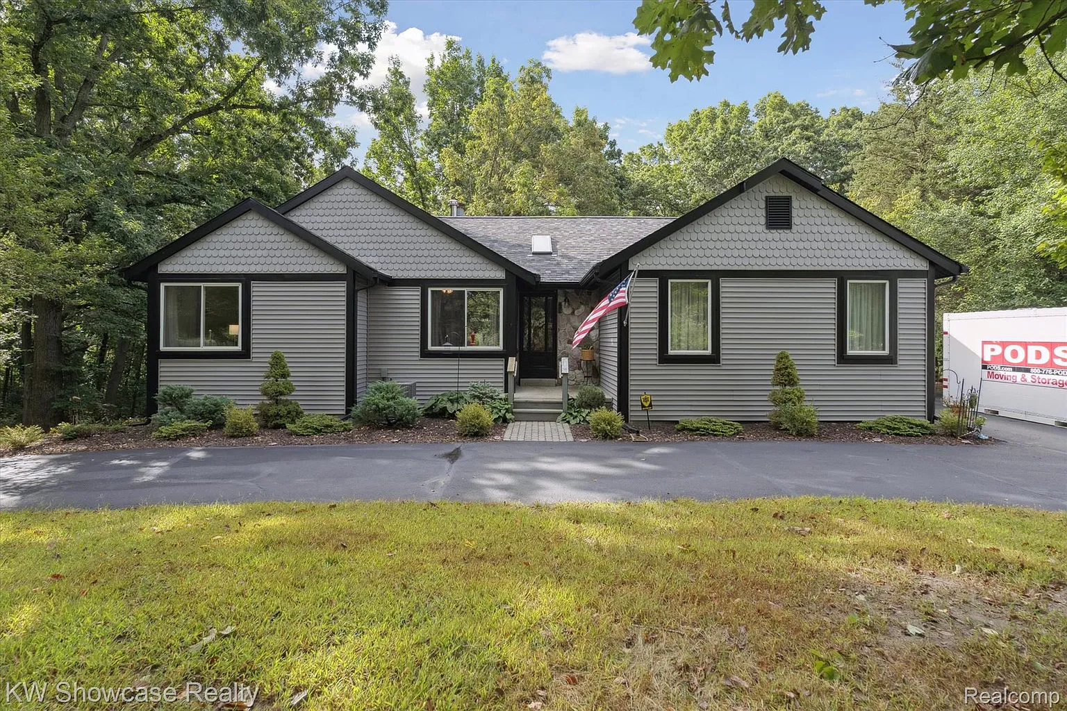 3380 McCluskey Dr photo 1