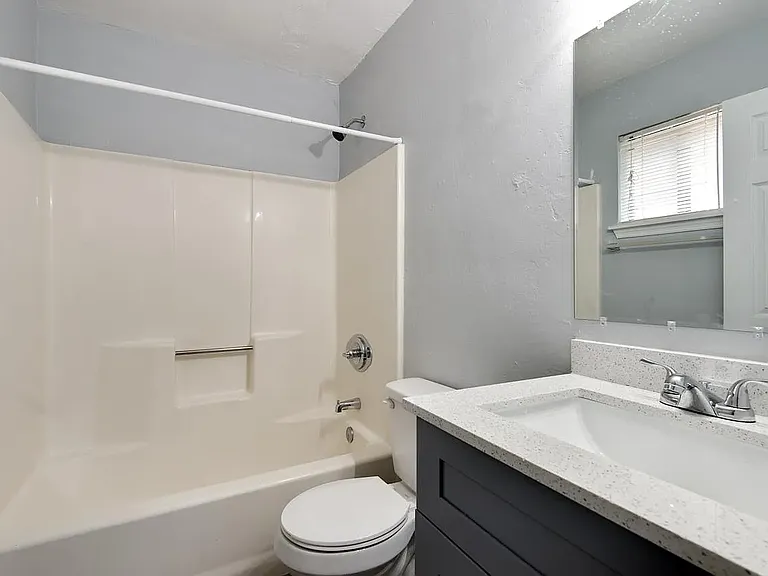 214 Columbia Dr — Photo 5