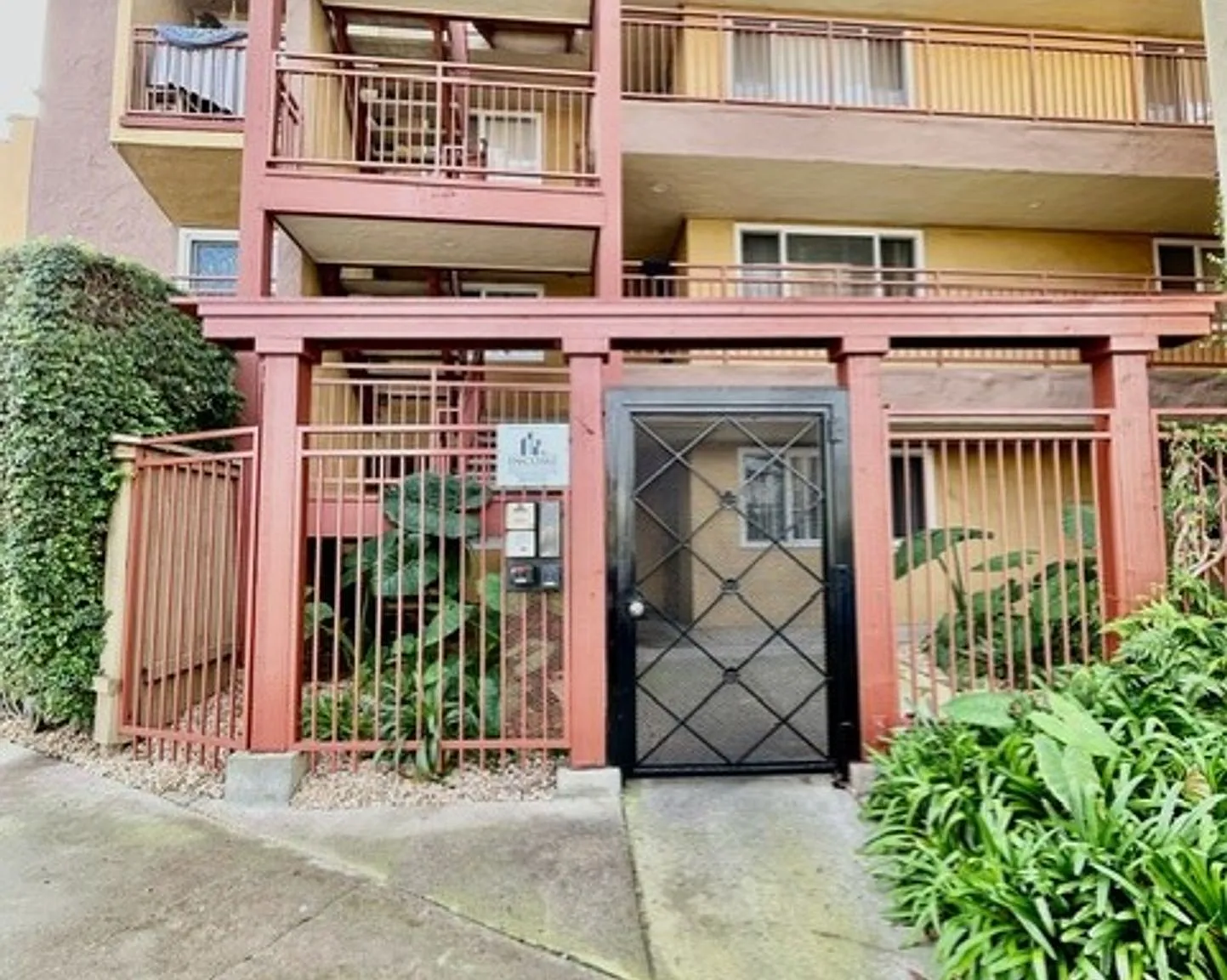 1 Bedroom Just Blocks From the Ocean — Photo 1