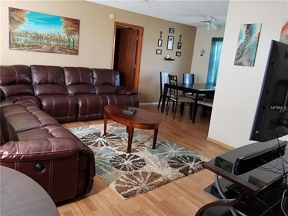 5th image of 7627 Pine Hollow Ct