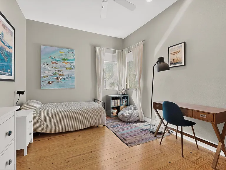 807-2 W Gibson St — Photo 17