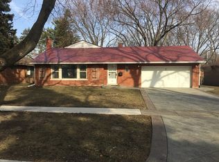 305 S Waverly Pl, Mount Prospect, IL 60056