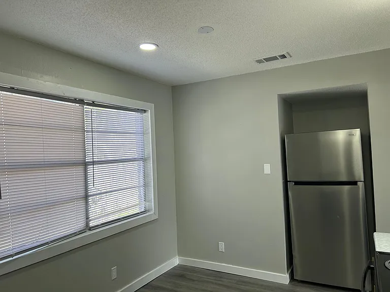 2508 Oak Forest Dr #D — Photo 3