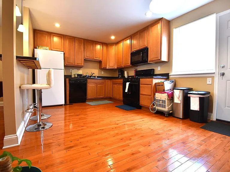 8018 Chelwynde Ave — Photo 11