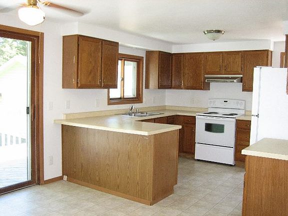 3rd image of 3 E Riverside Rd