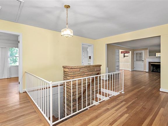 5th image of 3430 Forest Ln