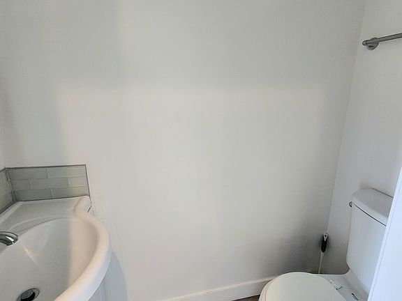 5th image of 10405 Irene St #202