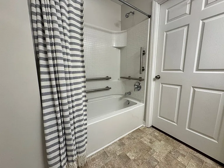 4704 Pennoak Ln #C — Photo 12