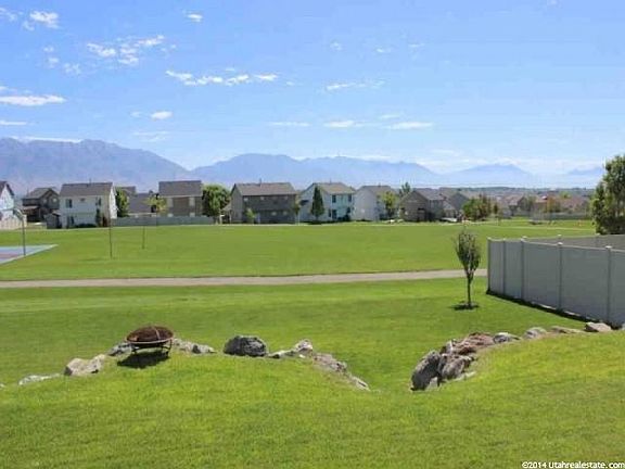 4th image of 1922 N Trellis Pl