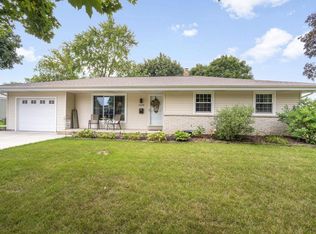5234 Roberts DRIVE, Greendale, WI 53129