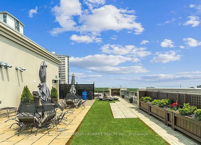 225 Wellesley St E #805 — Photo 9