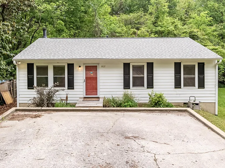 1822 Birmingham Ave — Photo 1