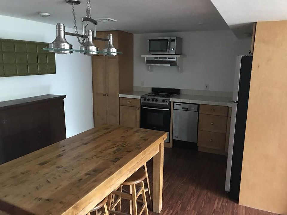 2nd image of 810 Wilbur Ave #1