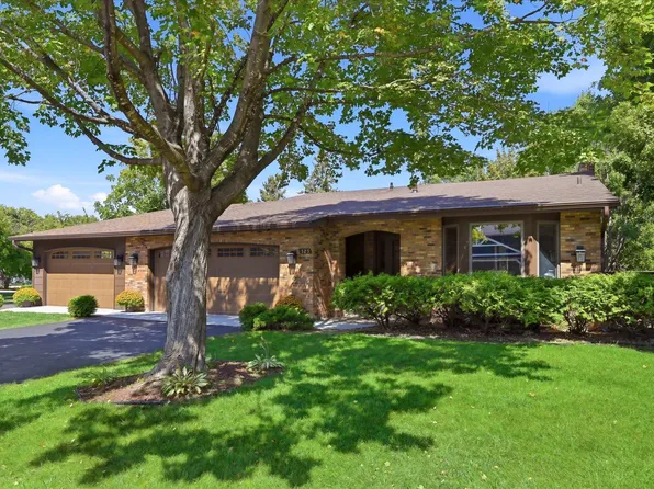 525 Mackubin Cir, Shoreview, MN 55126