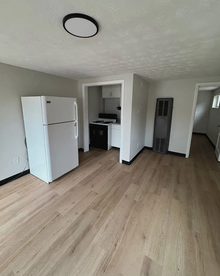 1 bed, 1.0 bath, $745 — Photo 2
