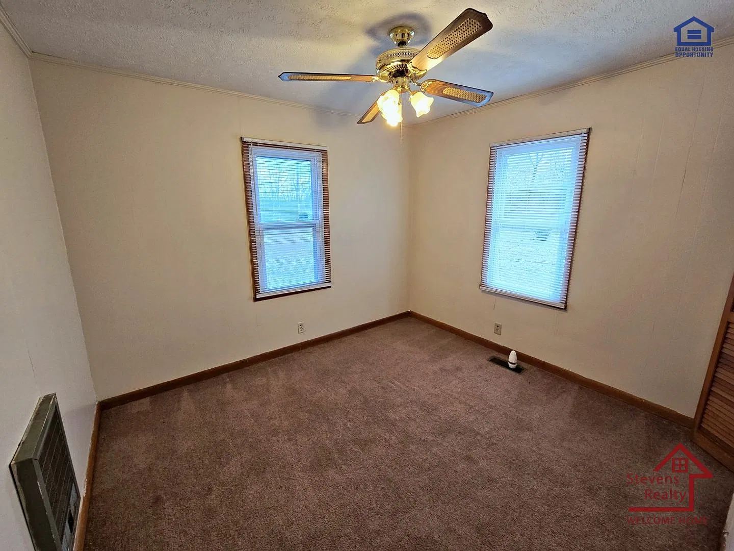 $500 off first months rent | 3 Bedroom House w/ Garage — Photo 4