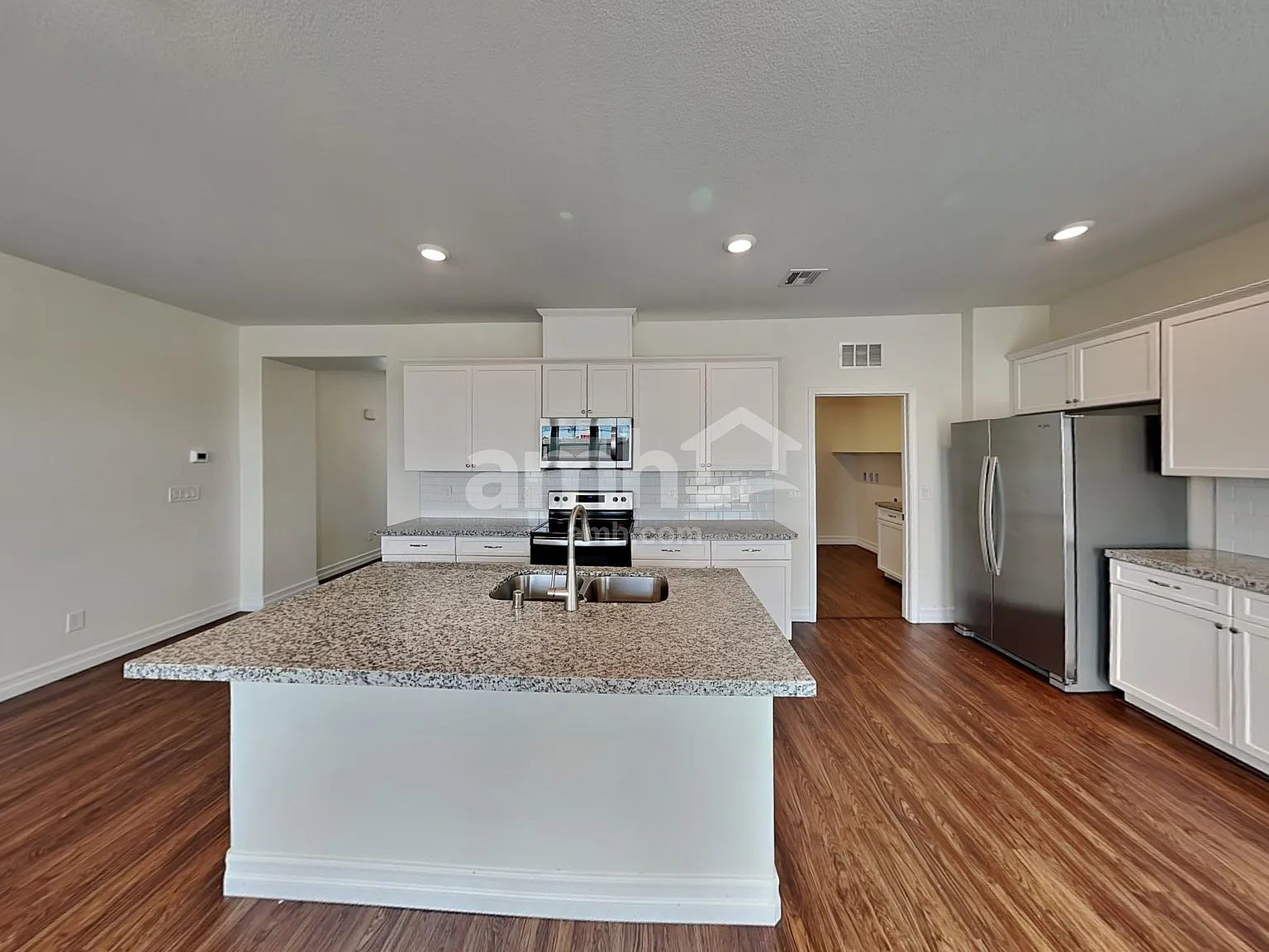 4 bed, 3.5 bath, 2113 sqft, $2,460 — Photo 3