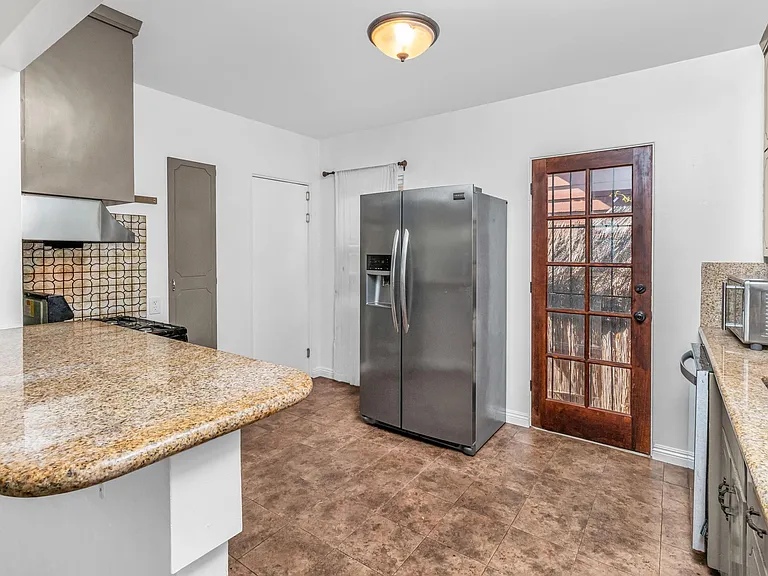 2235 Polk Ave — Photo 13