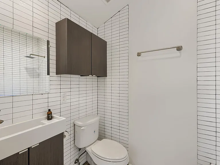 1321 W San Antonio St — Photo 24