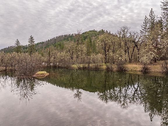 2nd image of 2527 Crowfoot Rd