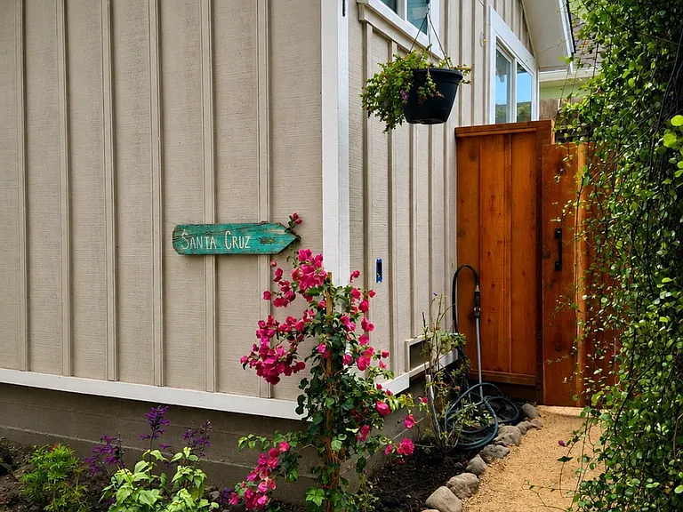 210 Brook Ave #C — Photo 1