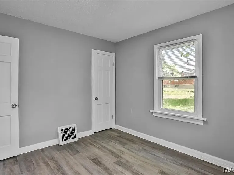 2057 Coleridge Dr — Photo 5