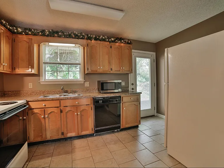 3839 North Ter #B — Photo 4