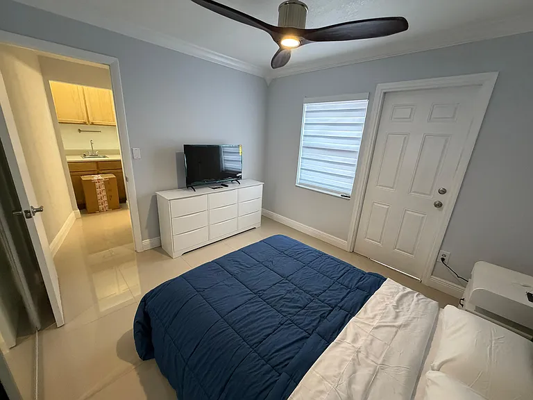 1300 SW 136th Pl — Photo 5