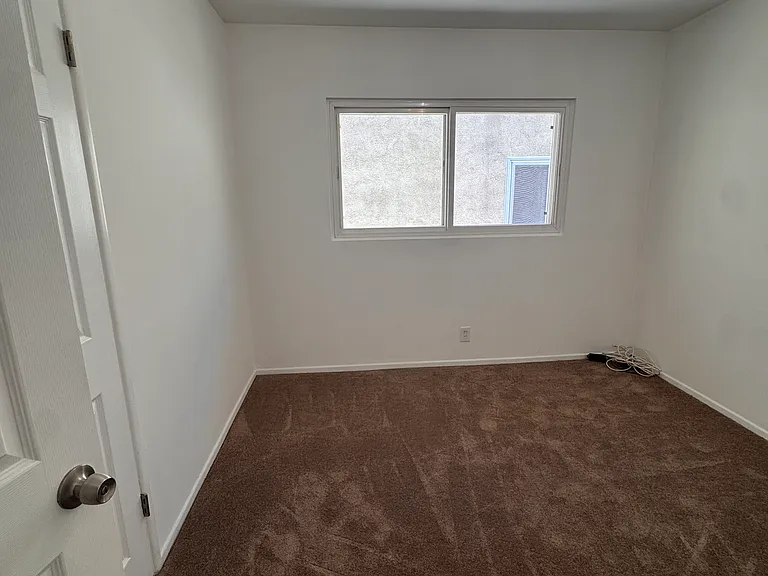 319 E Tamarack Ave #5 — Photo 5