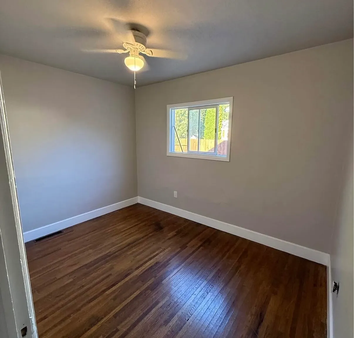 523 E Locust Ave — Photo 3