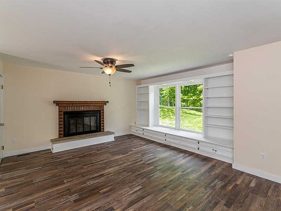 3rd image of 4 Tracy Ln