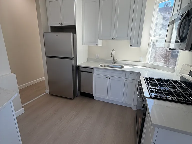 20 63rd St #5 — Photo 2