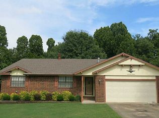 1716 Granada St, Springdale, AR 72762