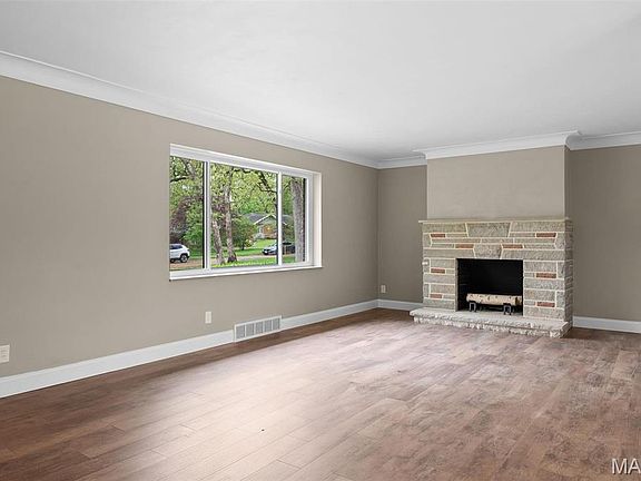 5th image of 7353 Whitehaven Dr