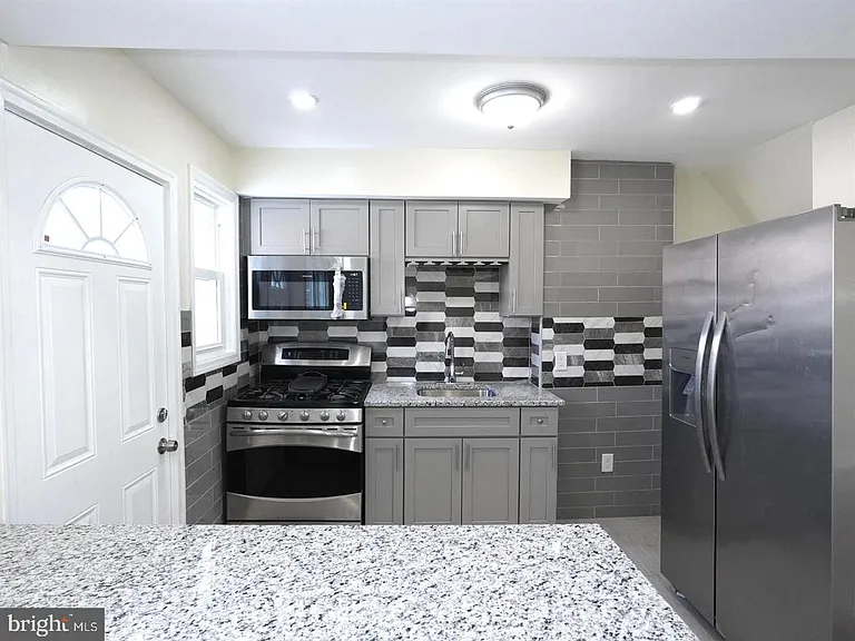 3745 Schleicher Ave — Photo 4