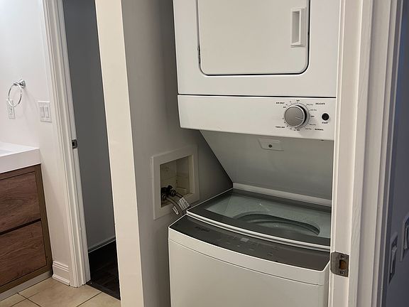 5th image of 2191 Yonge St #803