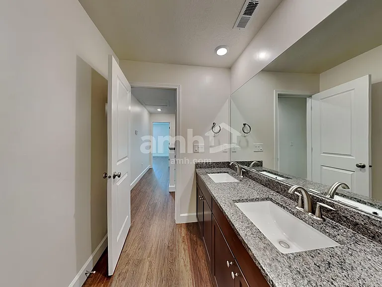 2401 E Wild Horse Way — Photo 16