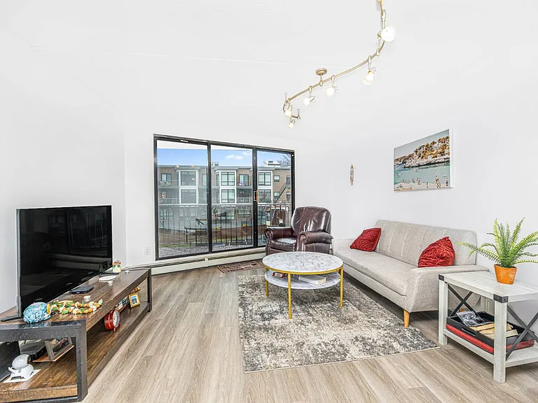 1155 Warburton Ave #3D — Photo 2