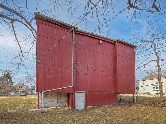4th image of 4517 Forest Ave