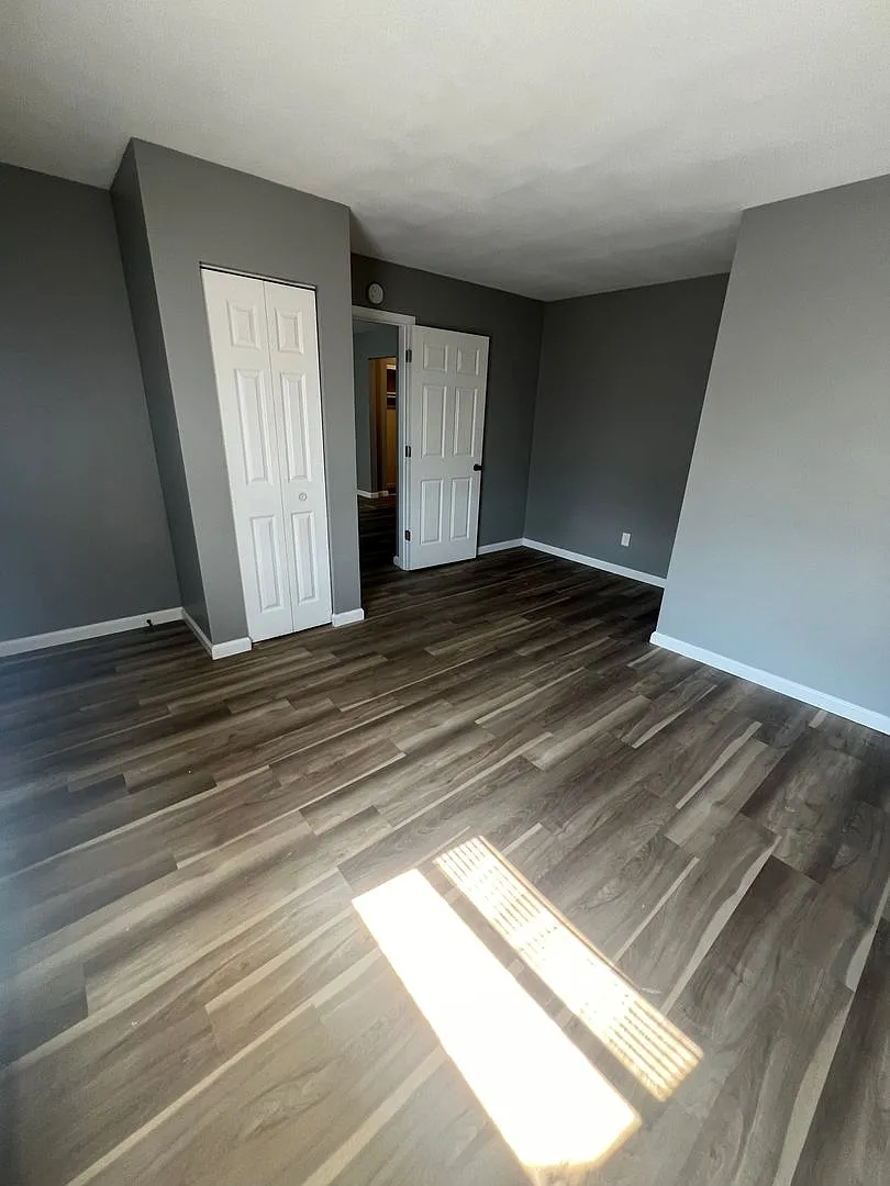 1, 2 and 3 bedroom units available! — Photo 2