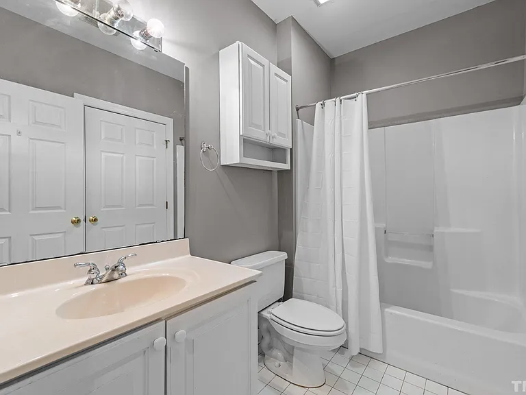 200 S Dawson St #202 — Photo 14