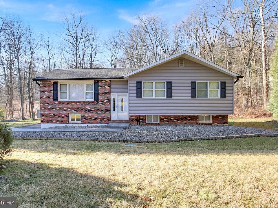 1st image of 202 Oakbrook Dr
