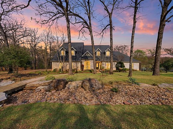 2nd image of 224 Colonial Dr