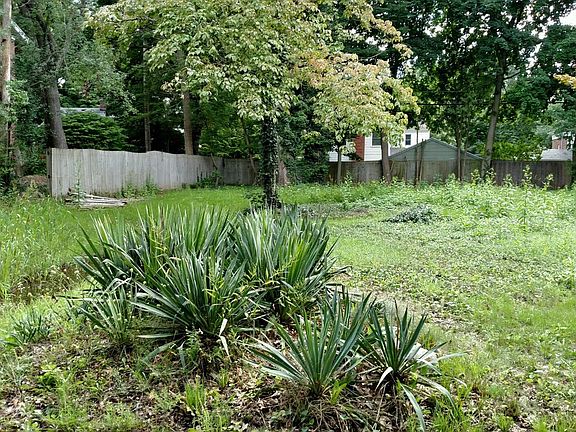2nd image of 2220 Anderson Dr SE