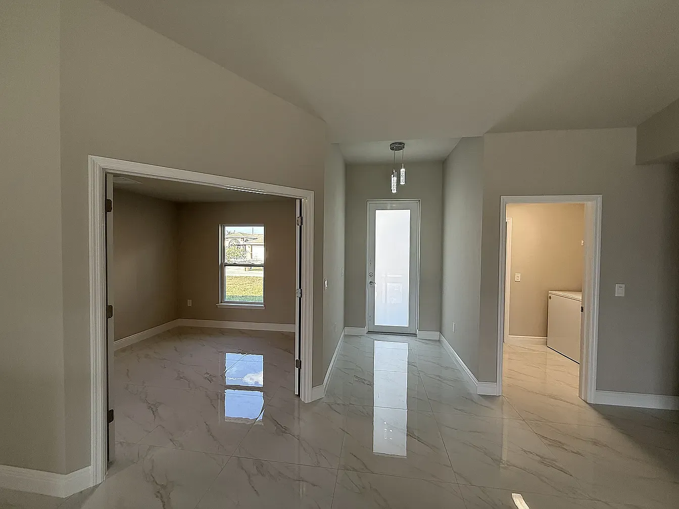 3 bed, 1618 sqft, $2,200 — Photo 4