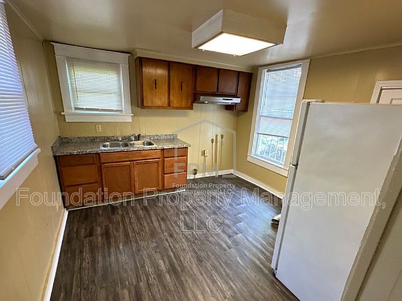 3rd image of 792 N Willett St